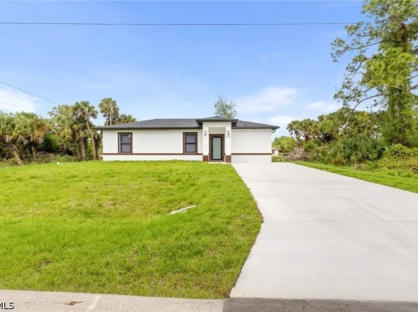 1137 Essex St E, Lehigh Acres, FL 33974