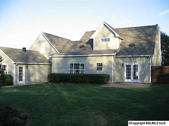 3rd image of 122 Canoebrook Ln