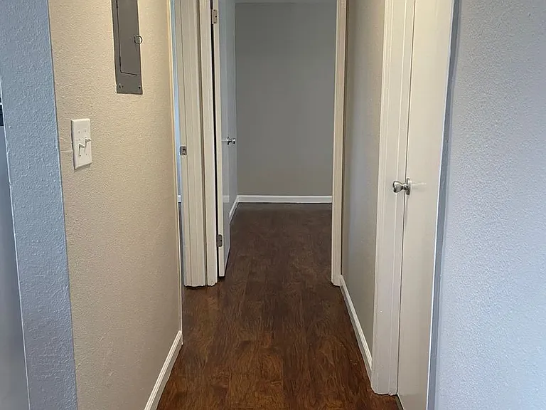 Churchill Village Apartments — Photo 67