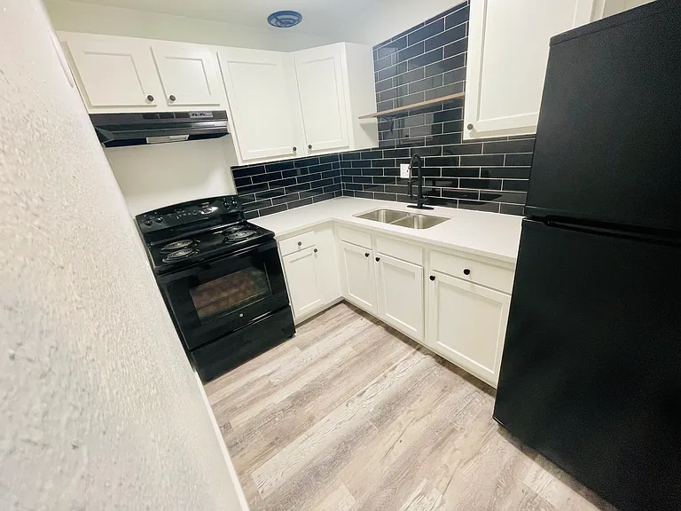 11910 E 14th Ave #1-8 — Photo 4