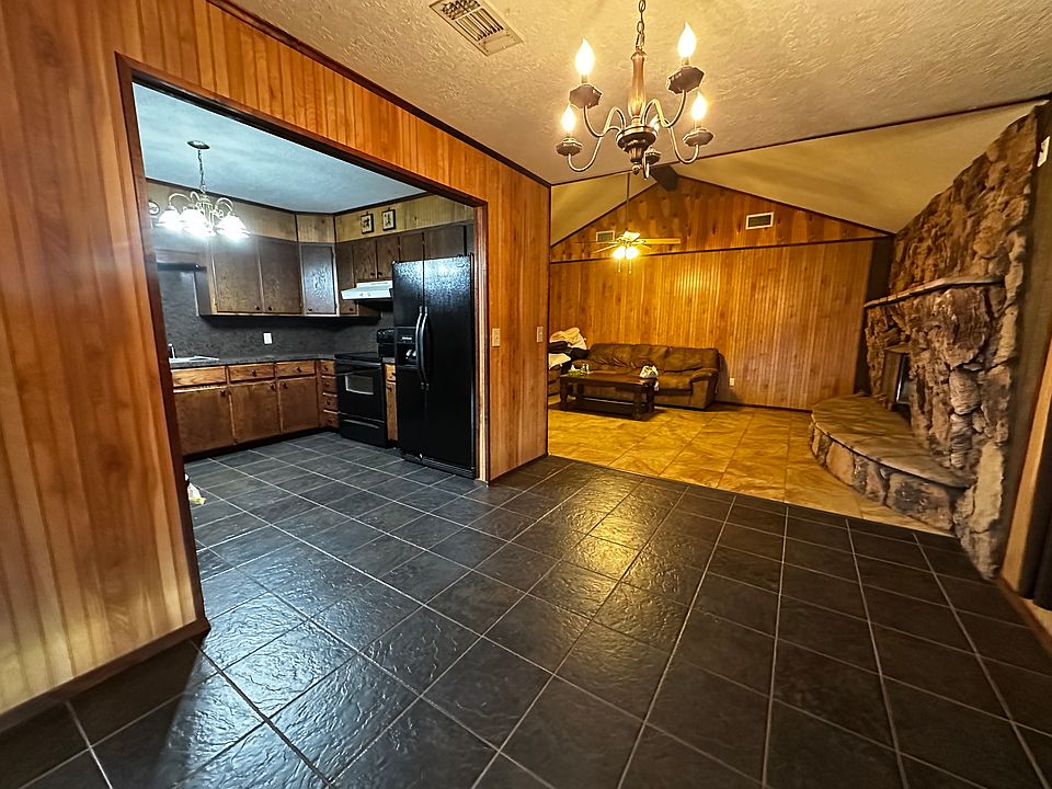 1st image of 301 Cottonwood Blvd