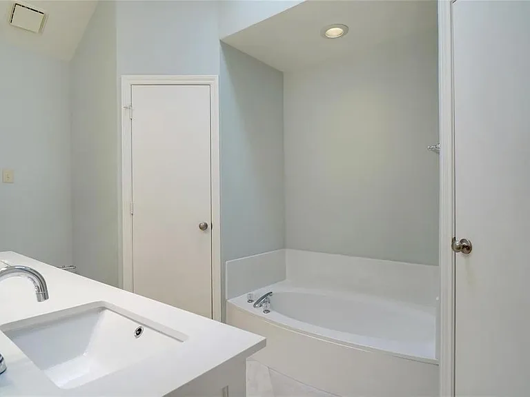 En-suite Bathroom for Primary Bedroom
