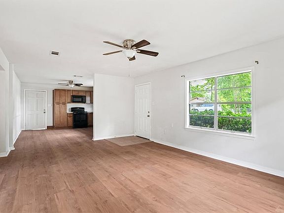 4th image of 1123 Williams St