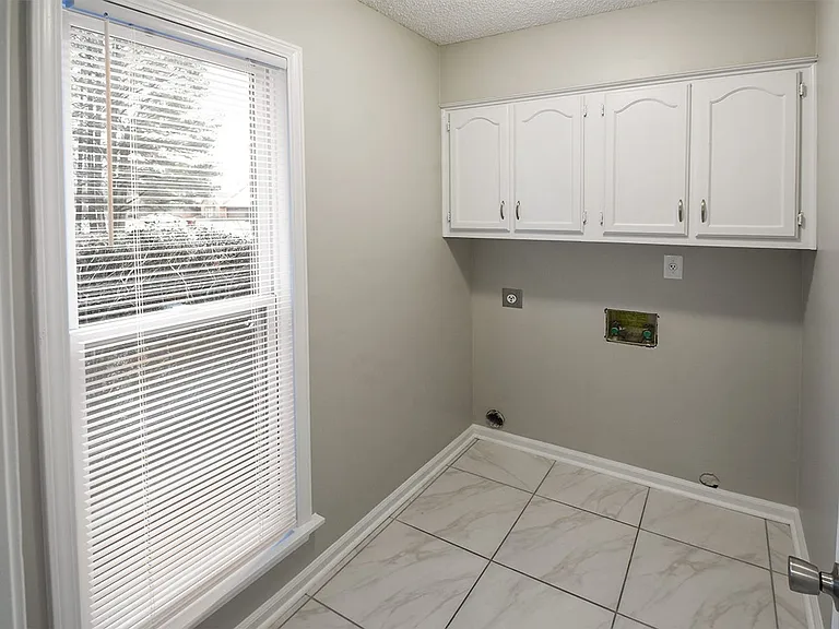 7298 Ashley Oaks Dr — Photo 16
