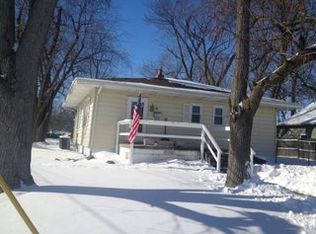 28 3rd St, Charleston, IL 61920