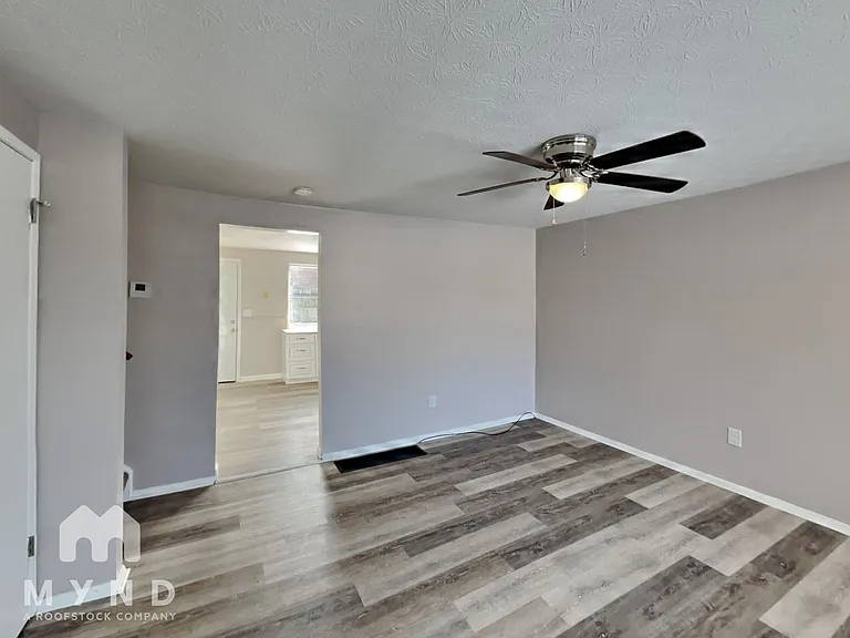 2270 Cardston Dr — Photo 5