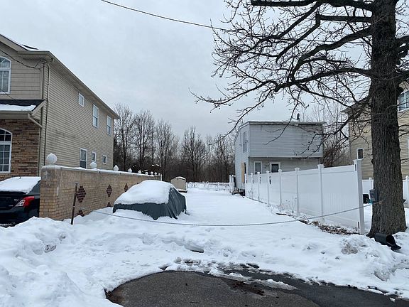 5th image of 172 Holland Ave