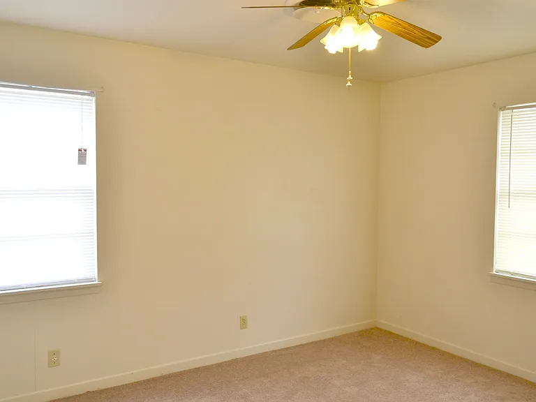 1323 Gardenia Ave — Photo 6