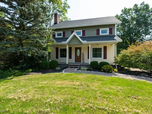 17477 Station Rd, Columbia Station, OH 44028