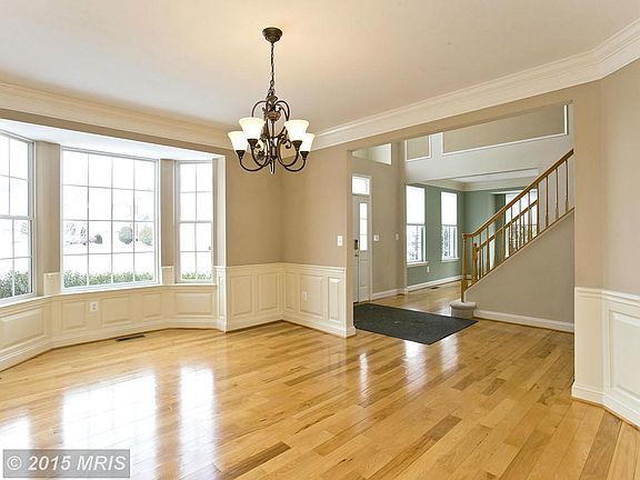5th image of 105 Nassau Dr