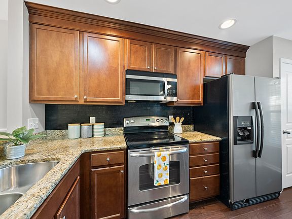 4th image of 2309 Bartlett Cir