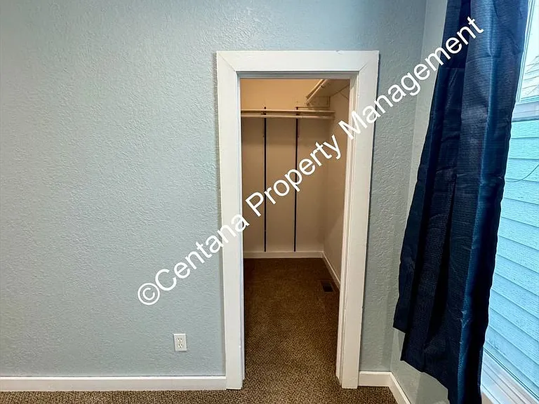 917 W Woolman St — Photo 16