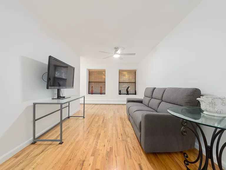 2072 5th Ave #GROUND — Photo 4