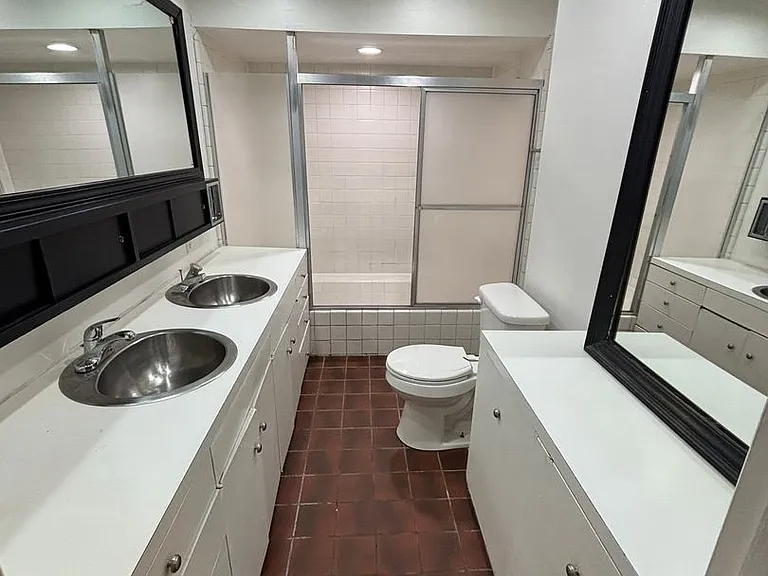 621 N Leverett Ave — Photo 9