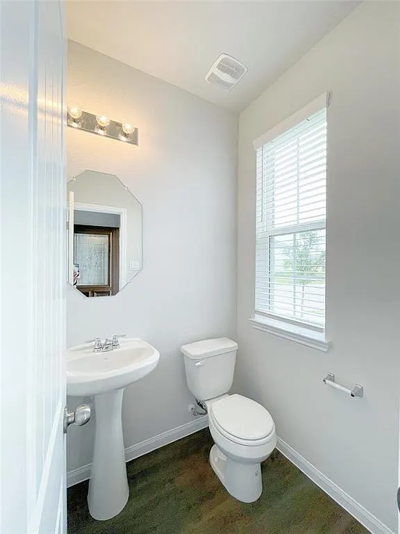 4 bed, 2.5 bath, 2389 sqft, $2,400 — Photo 4