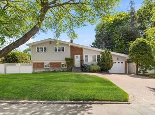 259 W 18th St, Deer Park, NY 11729