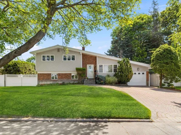 259 W 18th Street, Deer Park, NY 11729