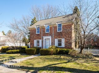 274 McMillan Rd, Grosse Pointe Farms, MI 48236