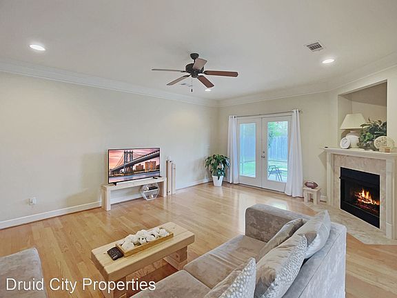 3rd image of 500 Camille Ln