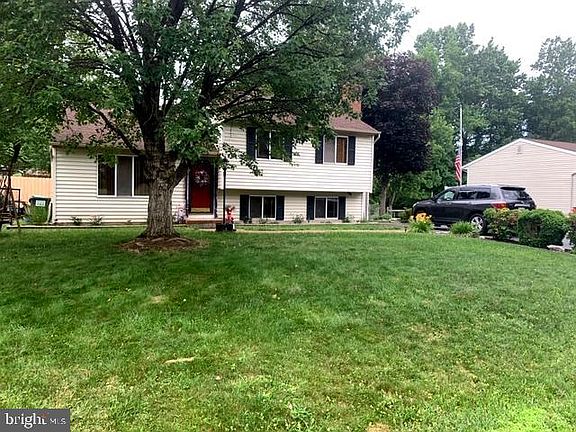 3rd image of 6104 Windsor Dr