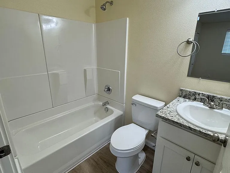 2215 Elm St SW — Photo 10
