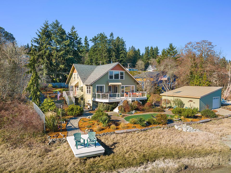 One of the best waterfront properties to hit the market in East Bremerton!