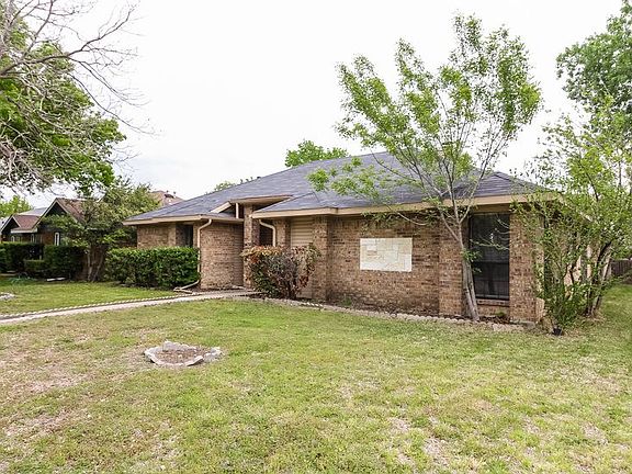 2nd image of 2409 Brushwood Ln