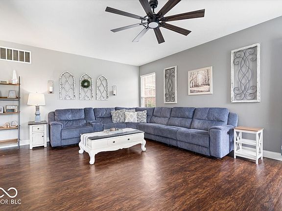 5th image of 8702 N Autumnview Dr