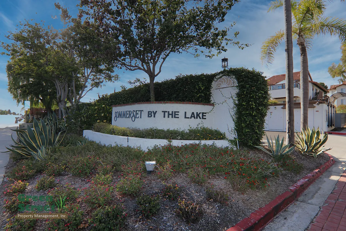 Building Photo - 910 S Rancho Santa Fe Rd S #1