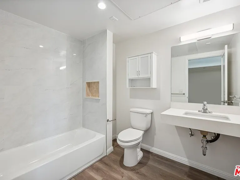 951 S Wilton Pl #302 — Photo 11