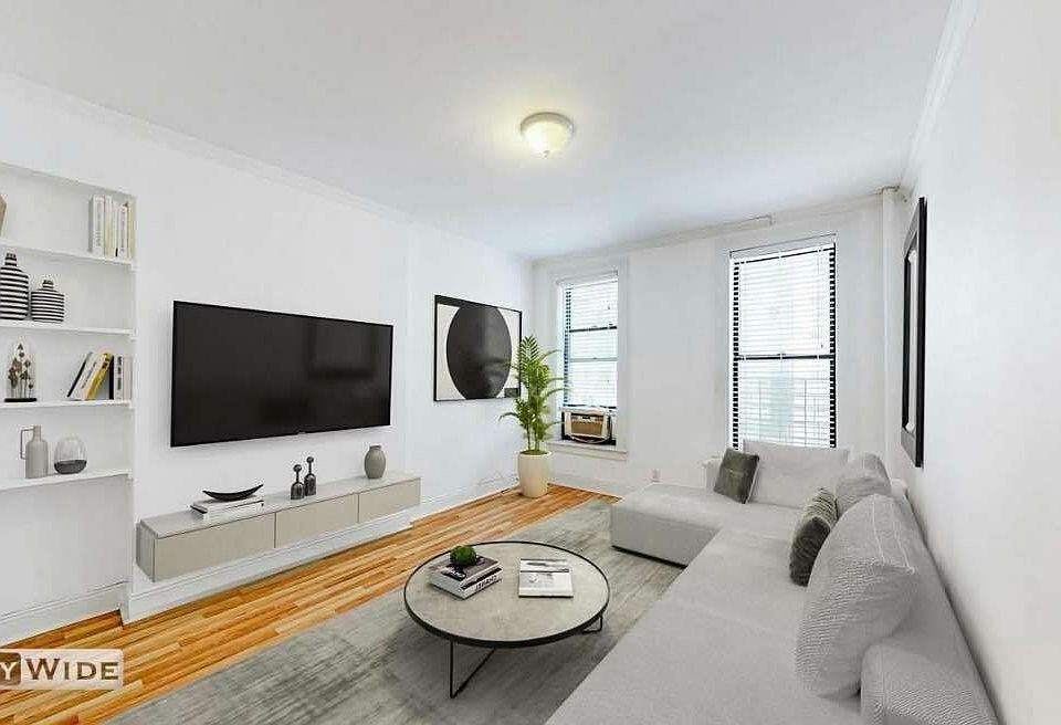 1st image of 1405 2nd Ave #3F