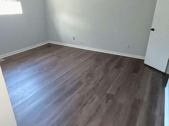 3rd image of 35 Adamson Dr