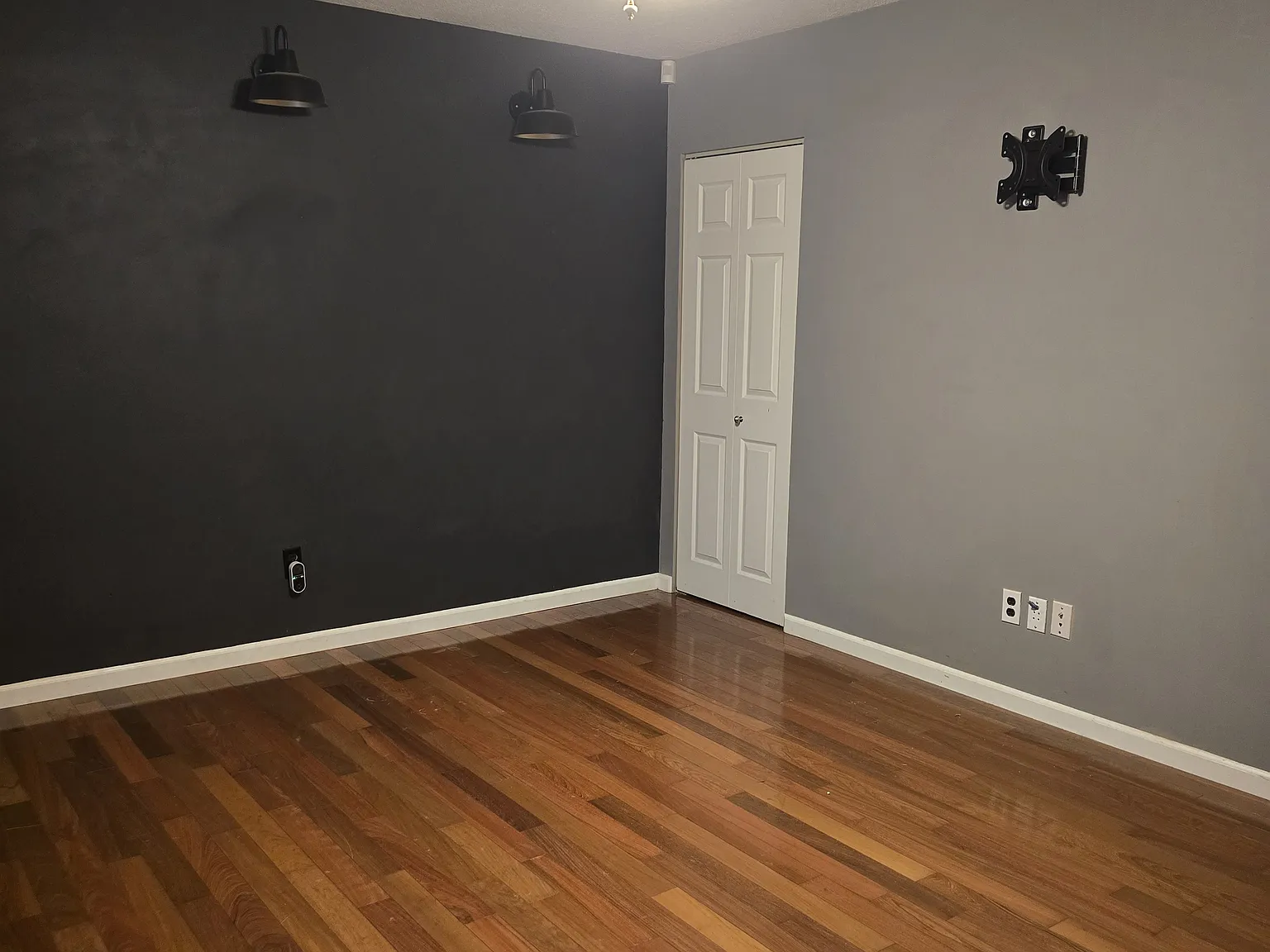 3 bed, 864 sqft, $2,000 — Photo 3