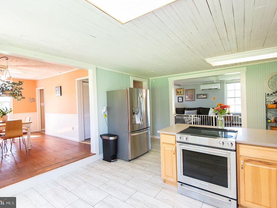 19th image of 885 Hudson Rd