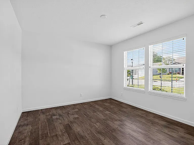 3272 Maitland Dr — Photo 6