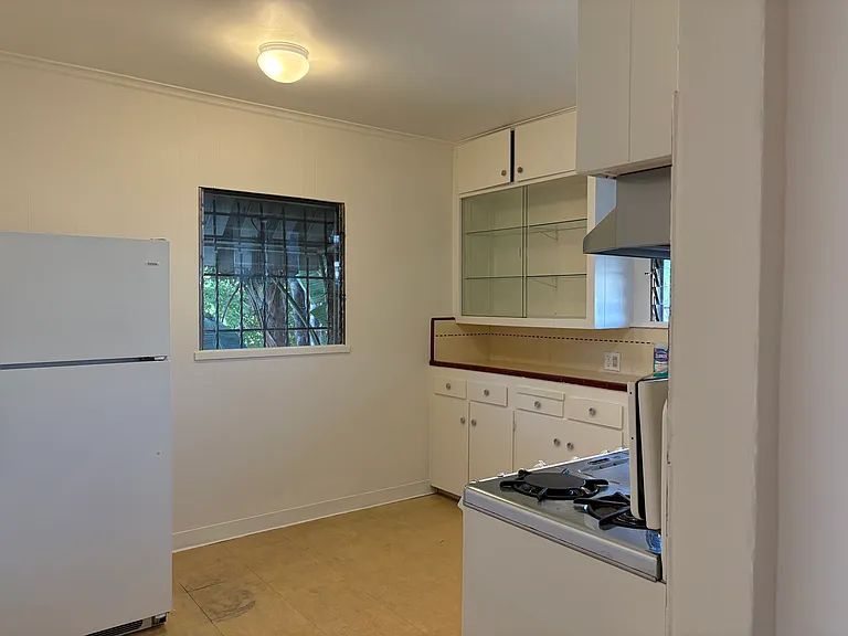 4228 Gateway Ave — Photo 3