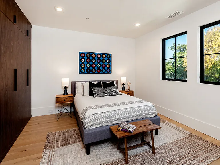 4153 Vantage Ave — Photo 45