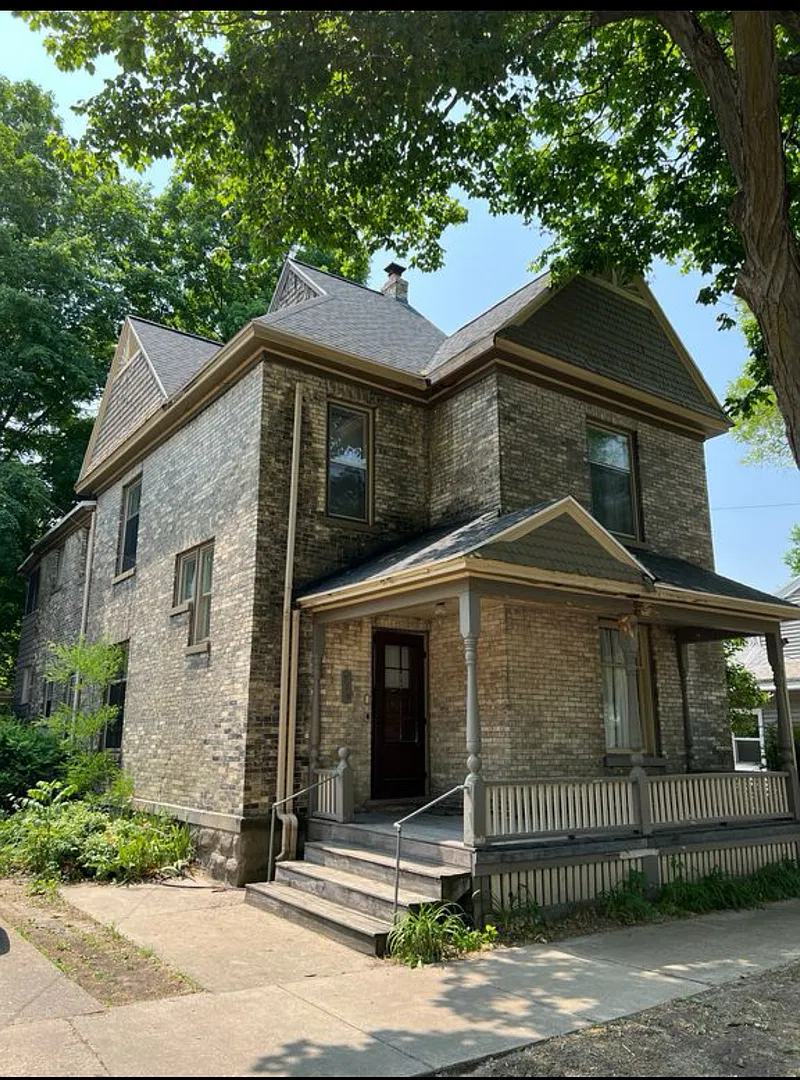 01781 - Jackson 716 — Photo 1