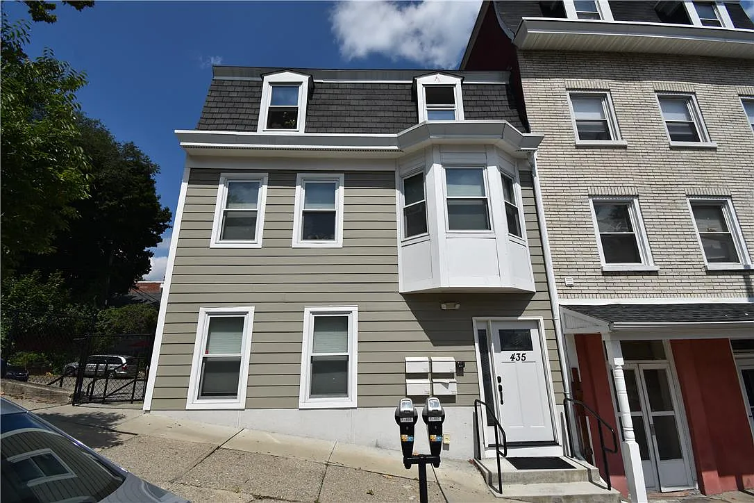2 bed, 1.0 bath, 900 sqft, $1,400 — Photo 1