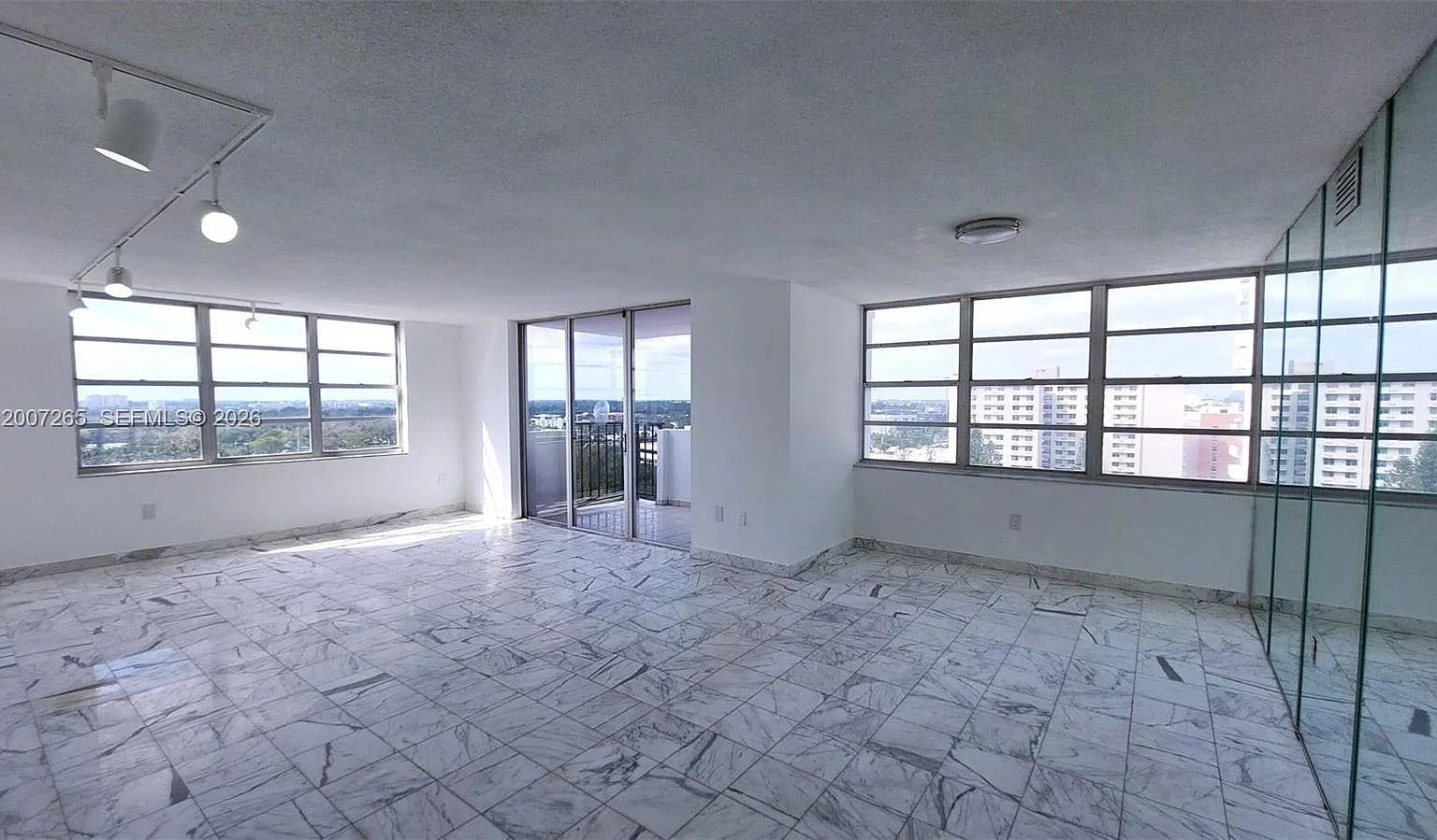 Commodore Plaza Condo — Photo 4
