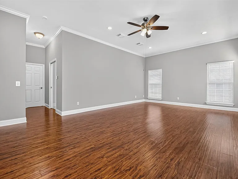 10310 Chevy Chase Dr — Photo 24