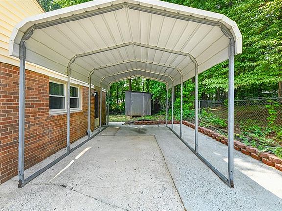 3rd image of 8 Mullis Ct