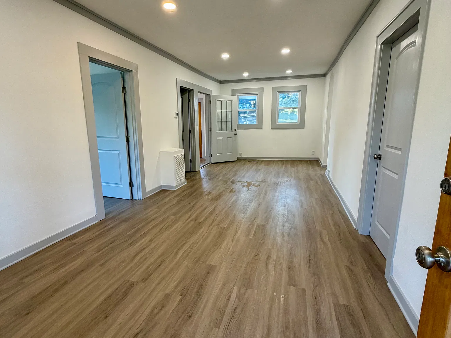 2 bed, 884 sqft, $1,800 — Photo 2