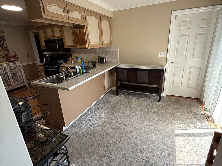 5240-5242 Old Oxford Ln — Photo 33