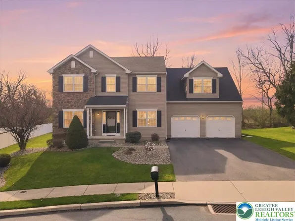 2127 Eagles Landing Dr, Nazareth, PA 18064
