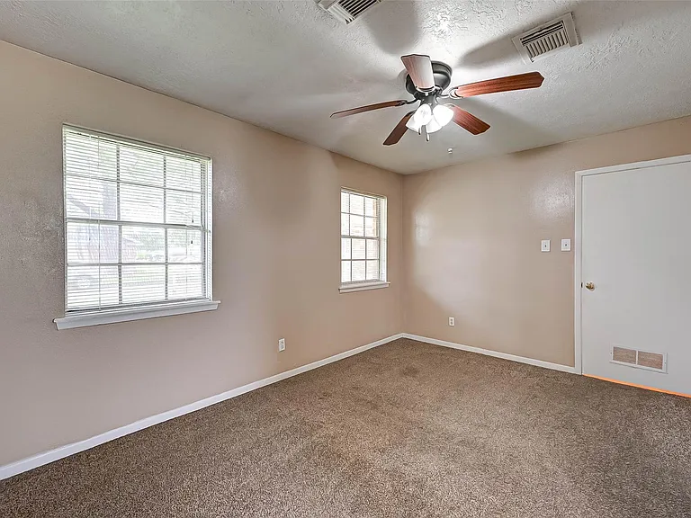 4739 Parkland St — Photo 23
