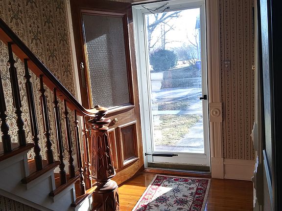 4th image of 903 N Iowa Ave