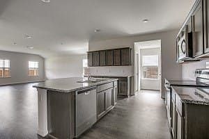 4th image of 4021 Black Canyon Dr