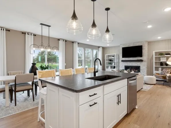 4633 Island Park Dr, Woodbury, MN 55129