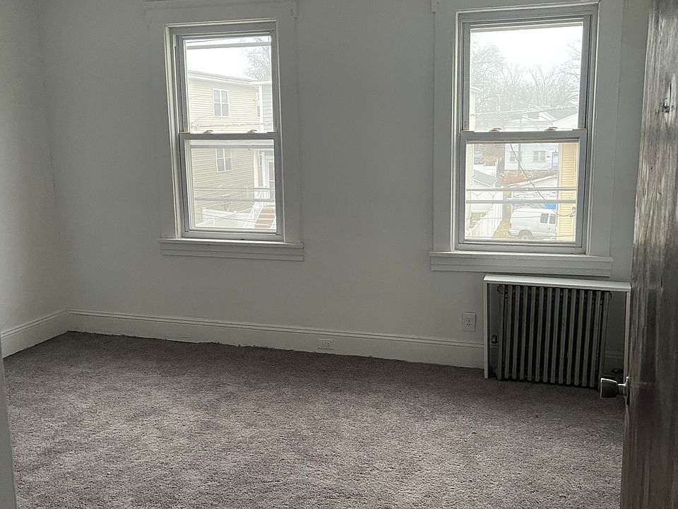 2nd image of 1496 Hiawatha Ave #3